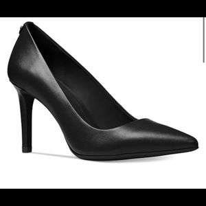 Micheal Kors Dorothy Flex black heels- worn once! Stylish and comfy in EUC! 👠